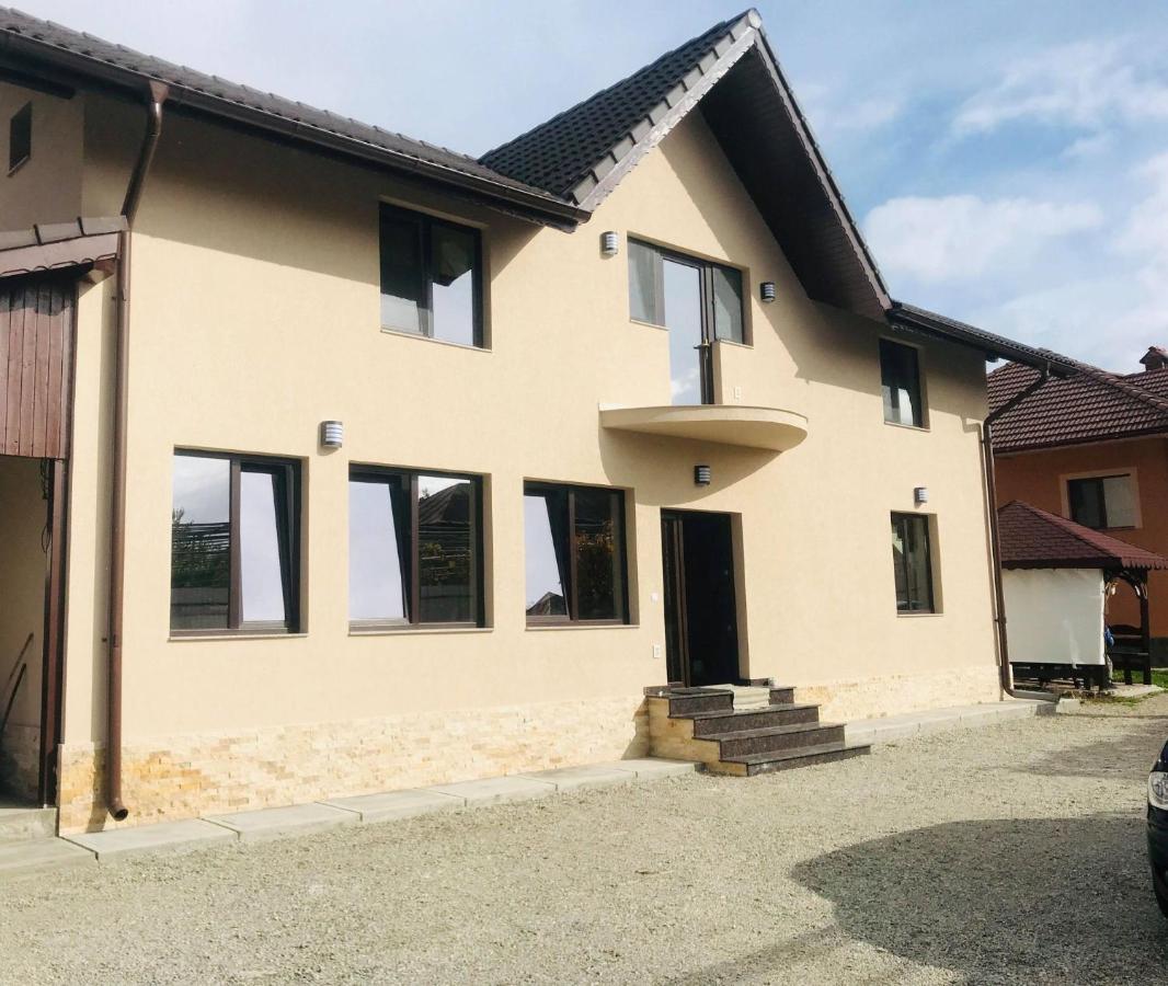Pensiunea Casa Deny Novaci-Străini Exteriör bild
