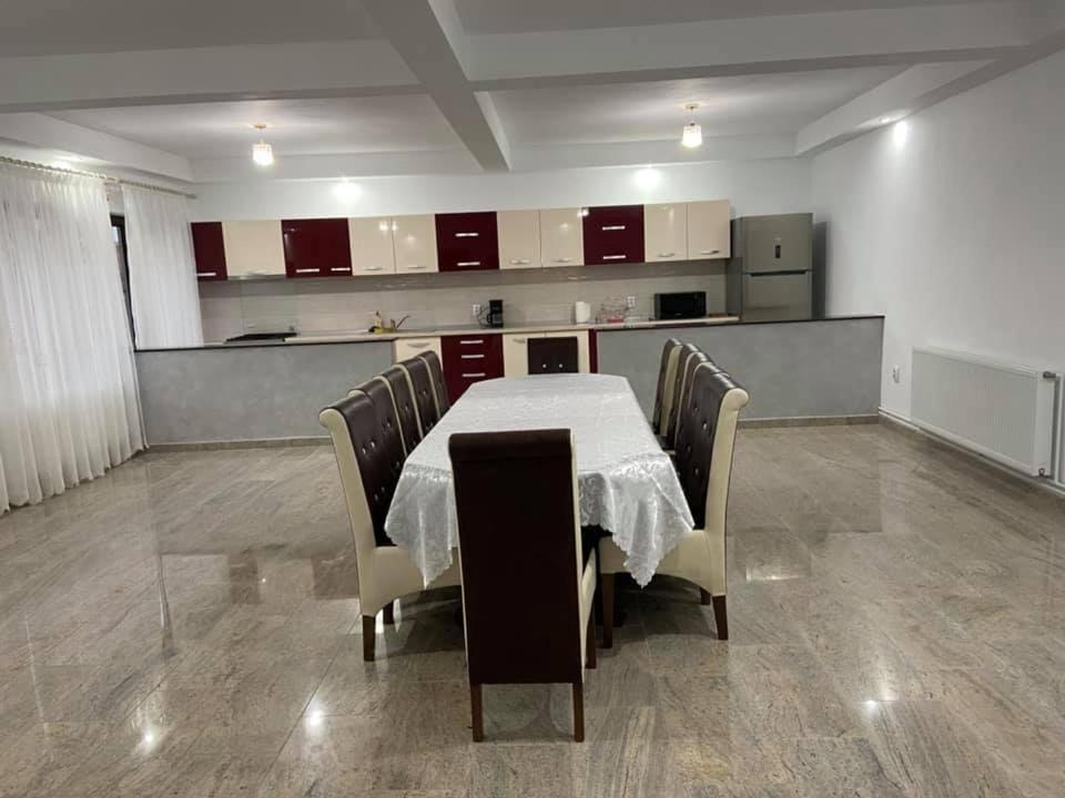 Pensiunea Casa Deny Novaci-Străini Exteriör bild