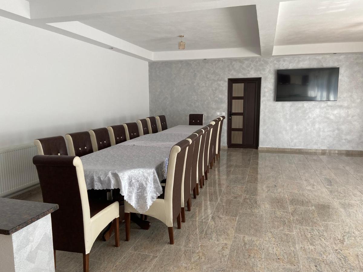 Pensiunea Casa Deny Novaci-Străini Exteriör bild