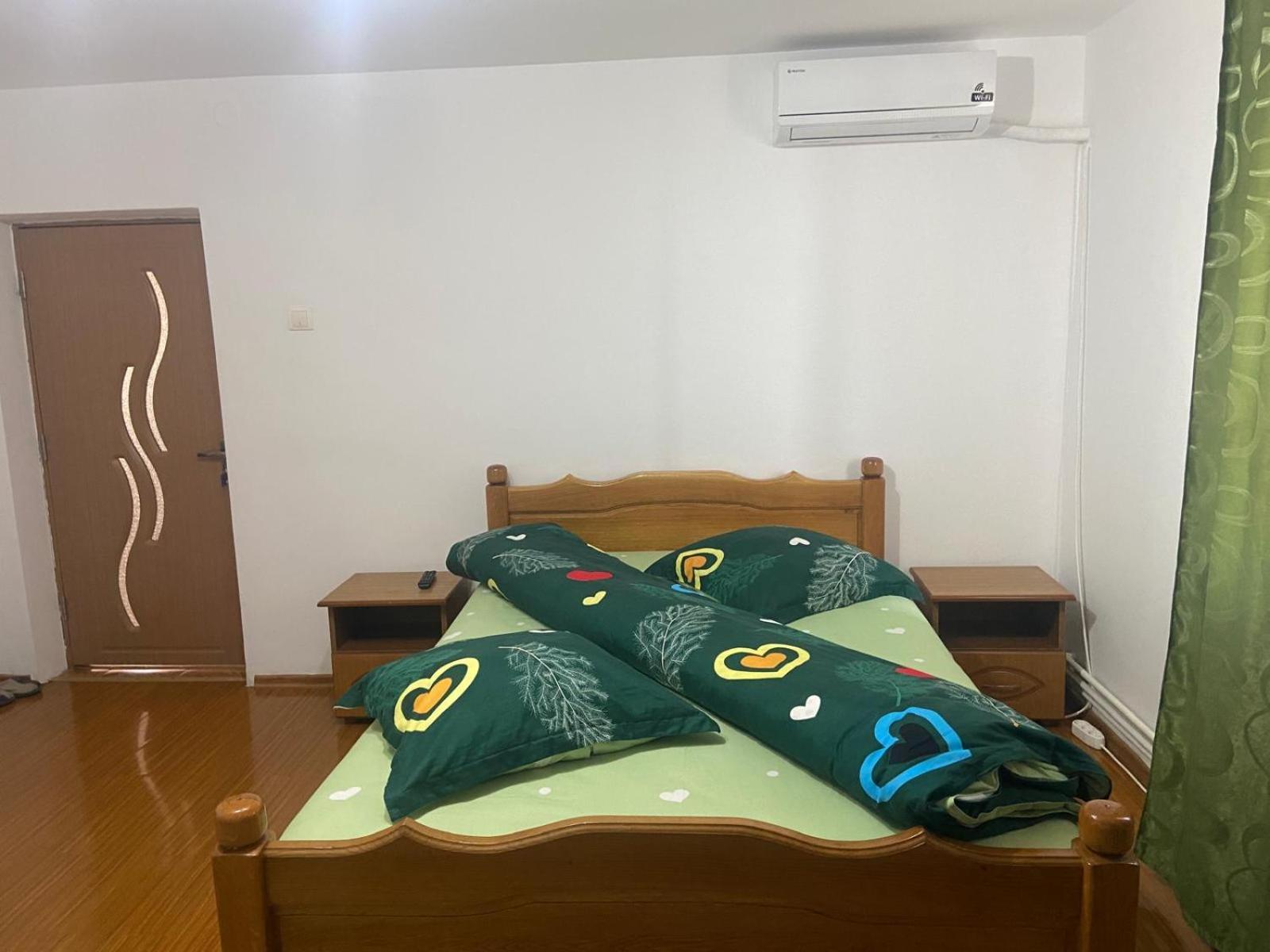 Pensiunea Casa Deny Novaci-Străini Exteriör bild