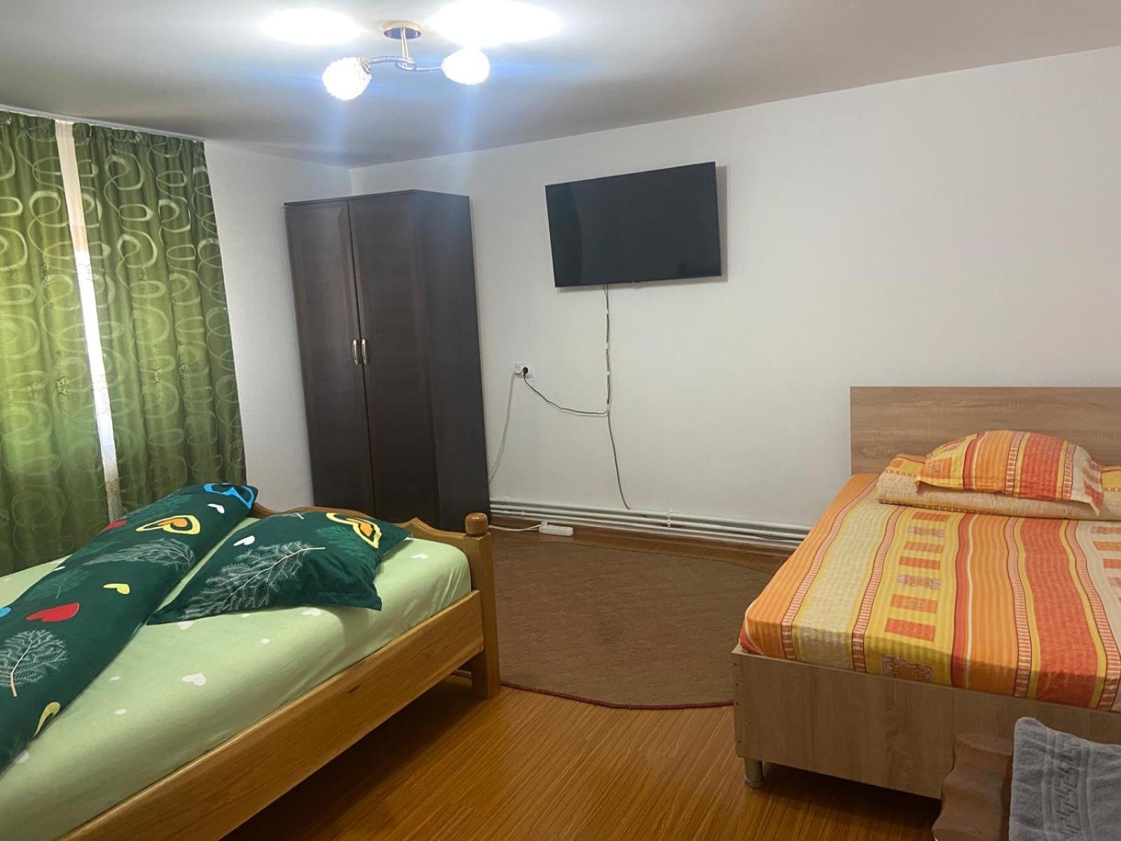 Pensiunea Casa Deny Novaci-Străini Exteriör bild
