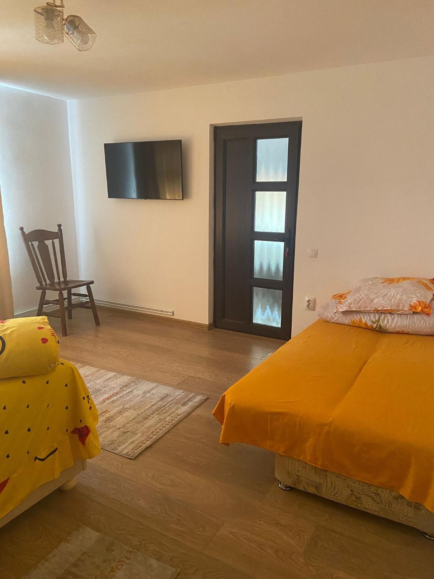 Pensiunea Casa Deny Novaci-Străini Exteriör bild