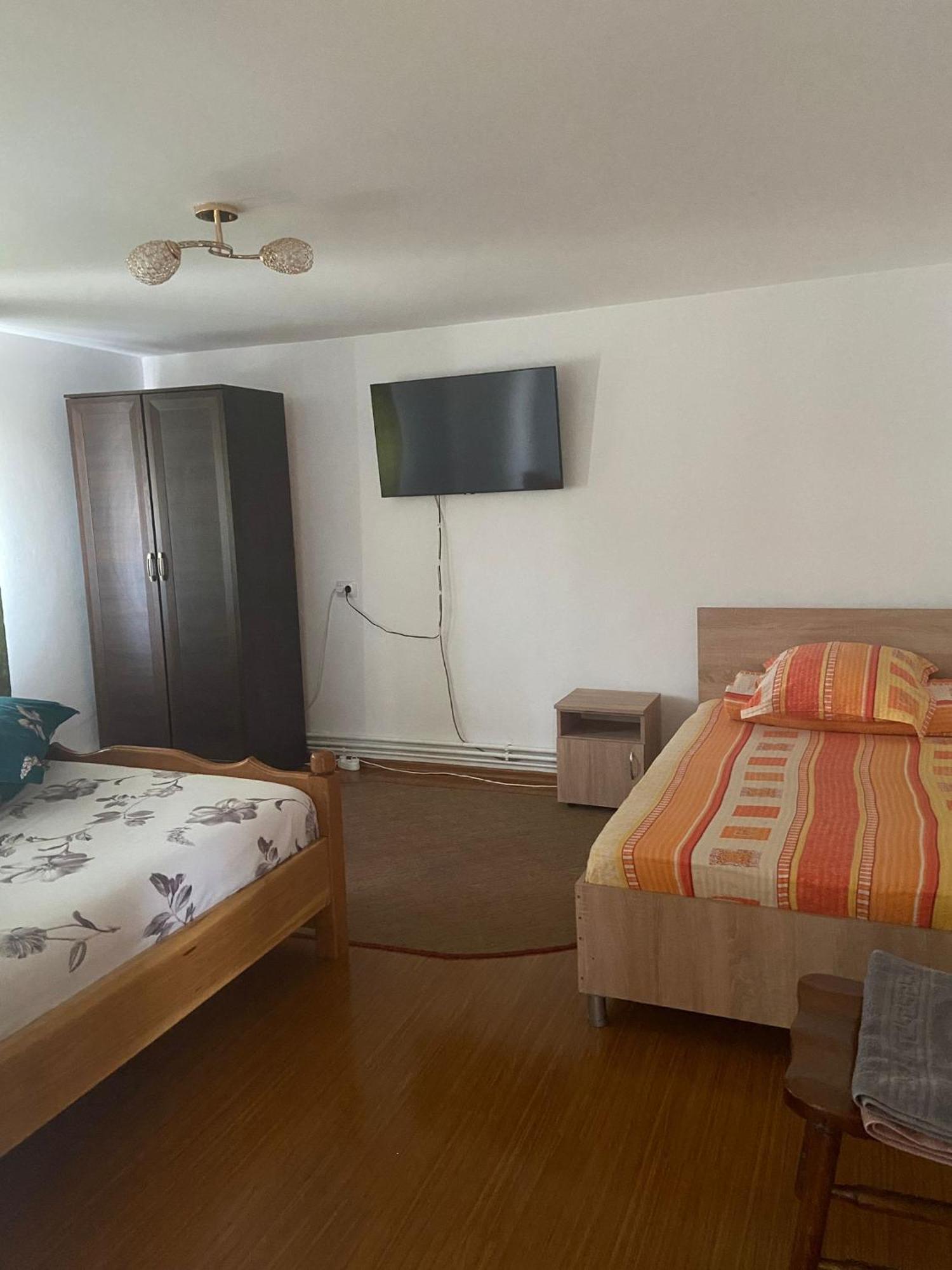 Pensiunea Casa Deny Novaci-Străini Exteriör bild