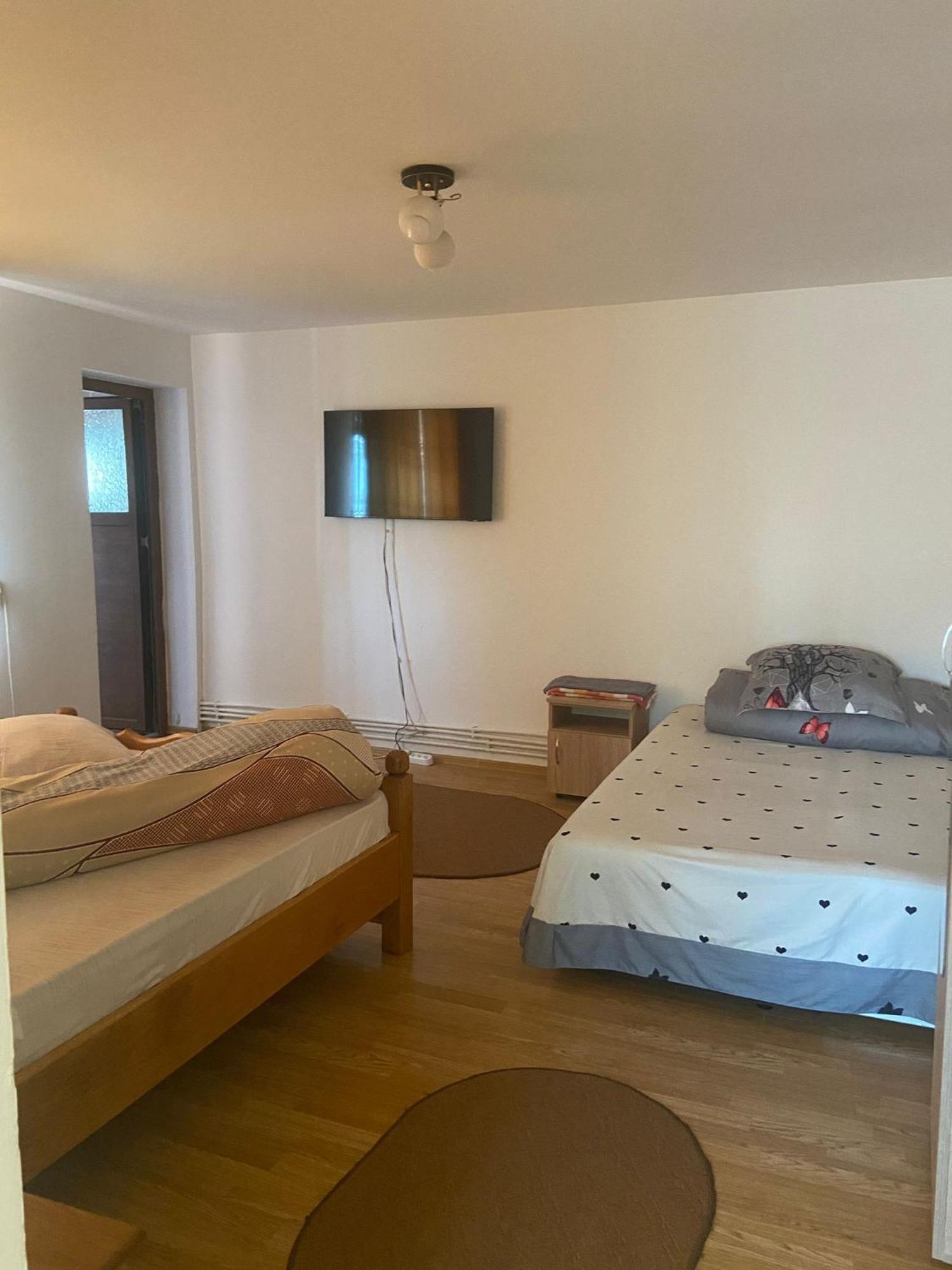 Pensiunea Casa Deny Novaci-Străini Exteriör bild